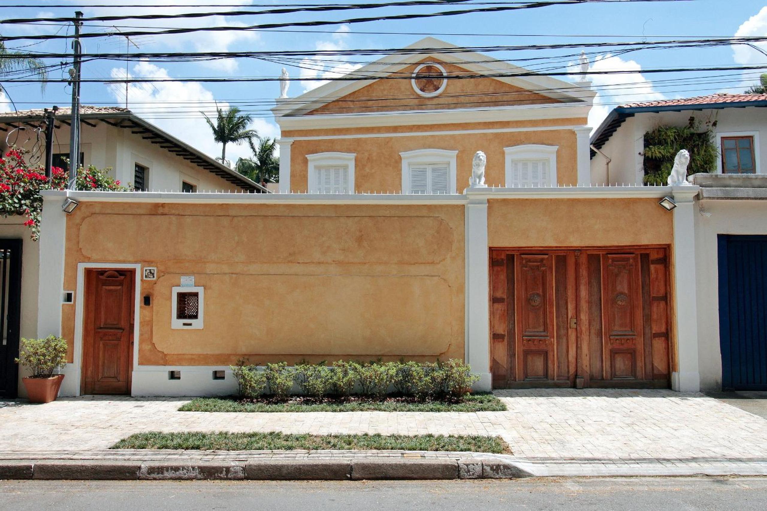 Classic SP House in High End Neighborhood