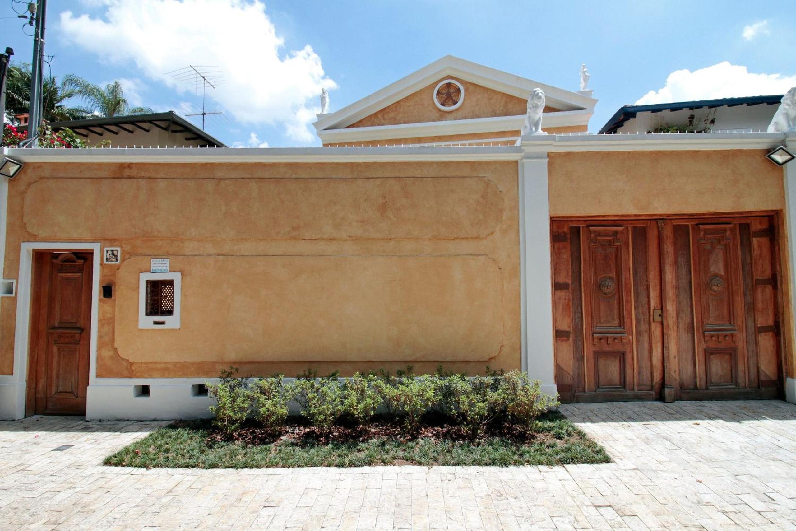 Classic SP House in High End Neighborhood