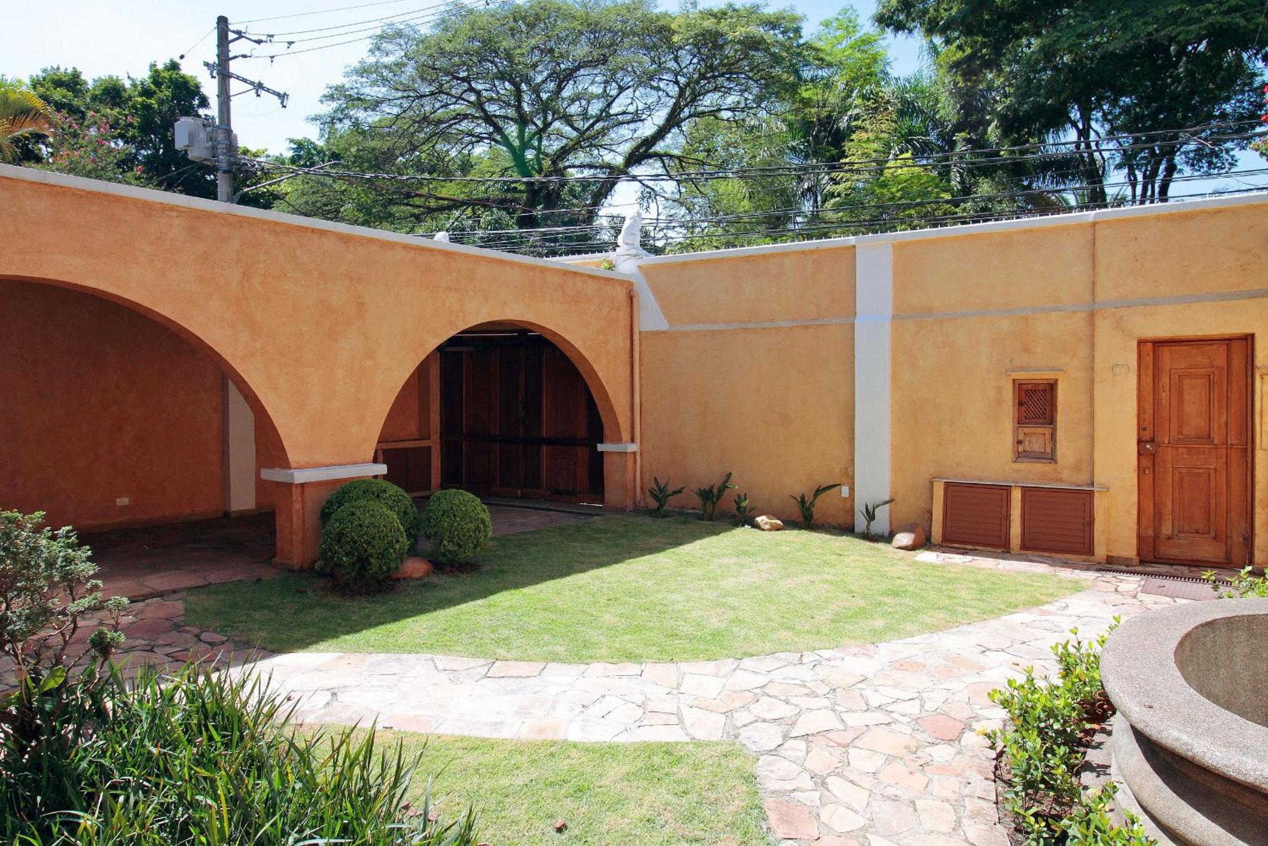 Classic SP House in High End Neighborhood