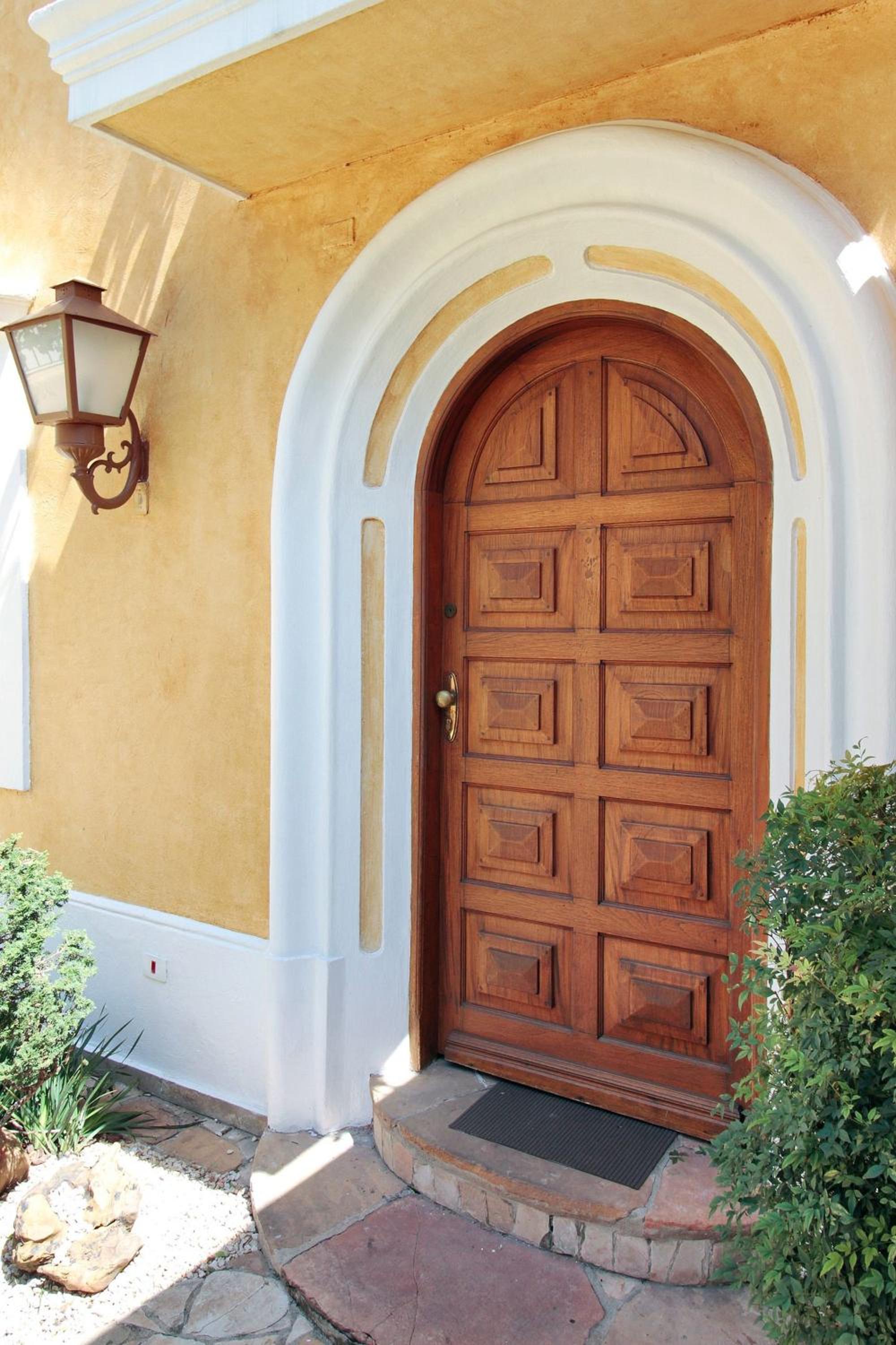 Classic SP House in High End Neighborhood