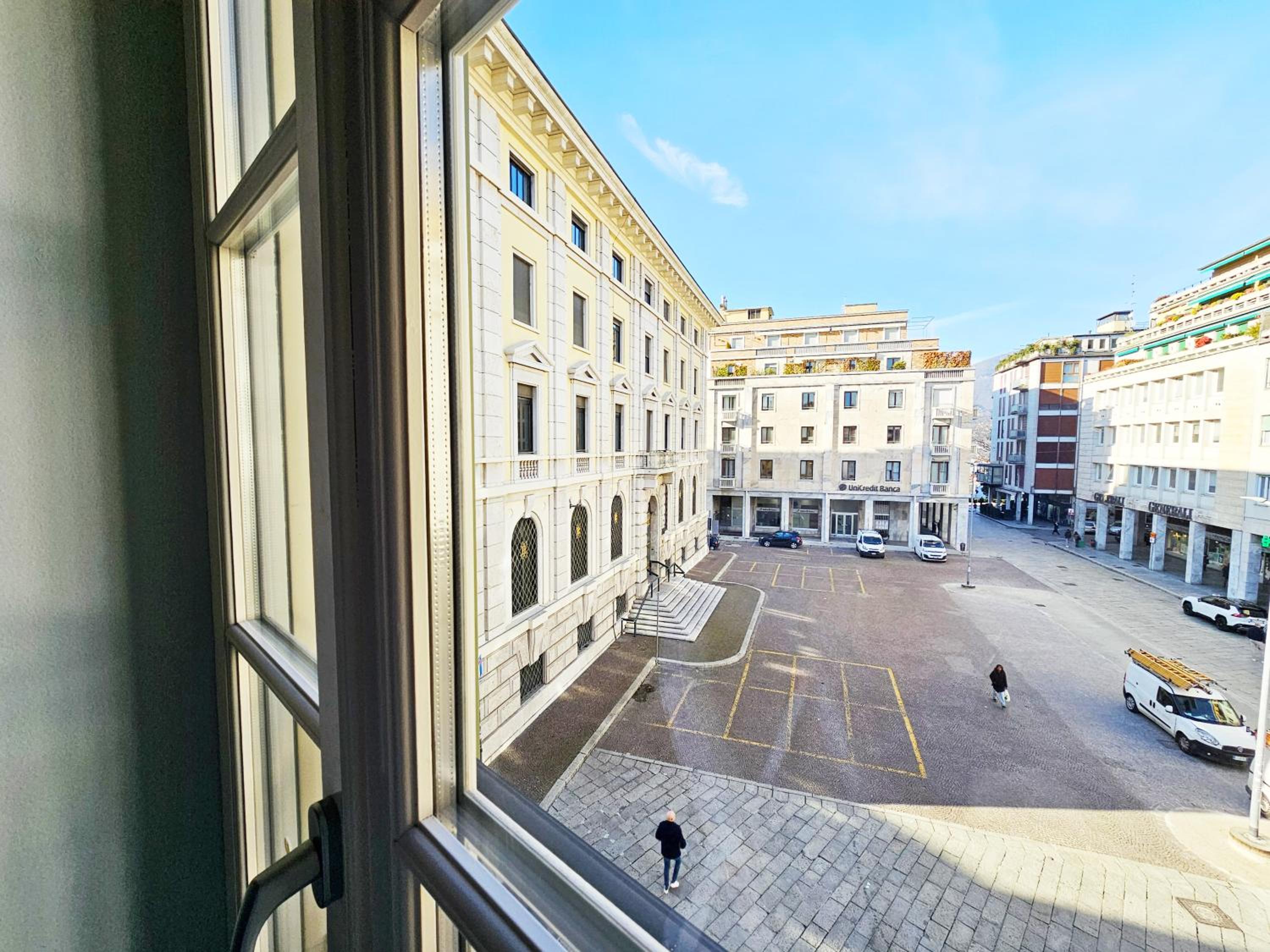 [Plaza Deluxe] Modern Center House - View Como Lake - Top Privacy view 3