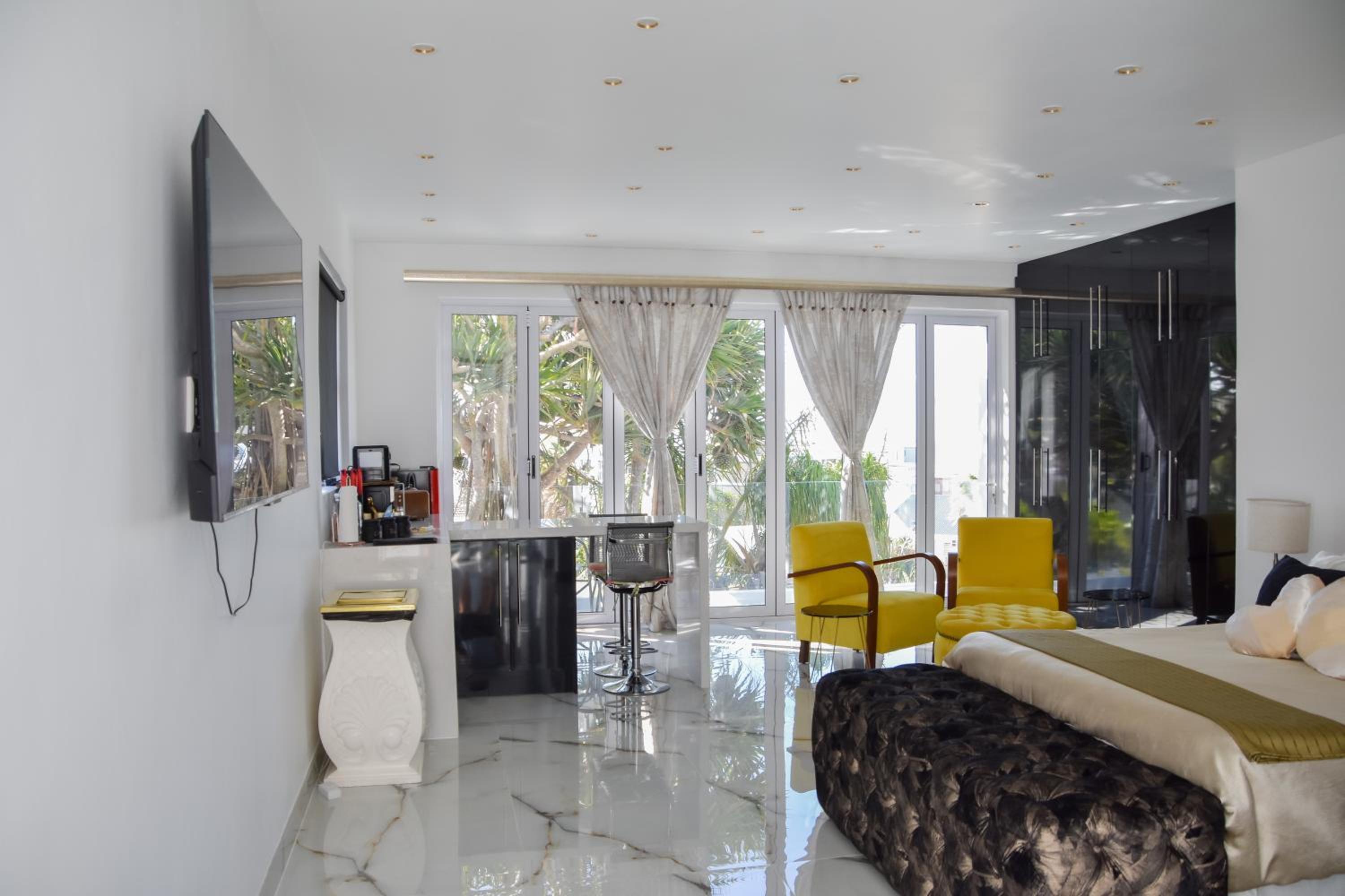 Posh Spot Gold Unit beautiful Beach View Apartment Sleeps 2 view 3