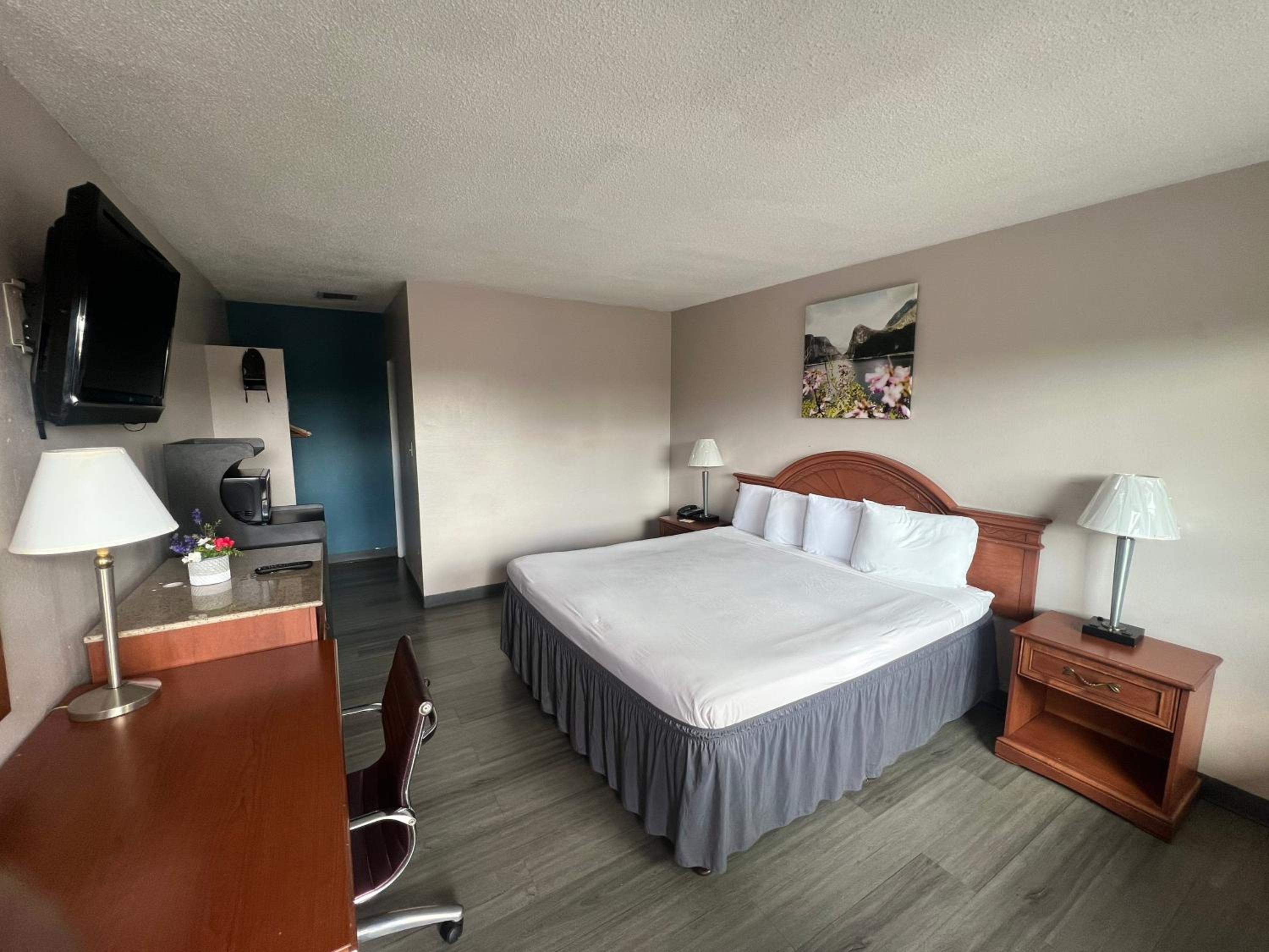 Chico Vacations - University Inn Chico - Property Image 5