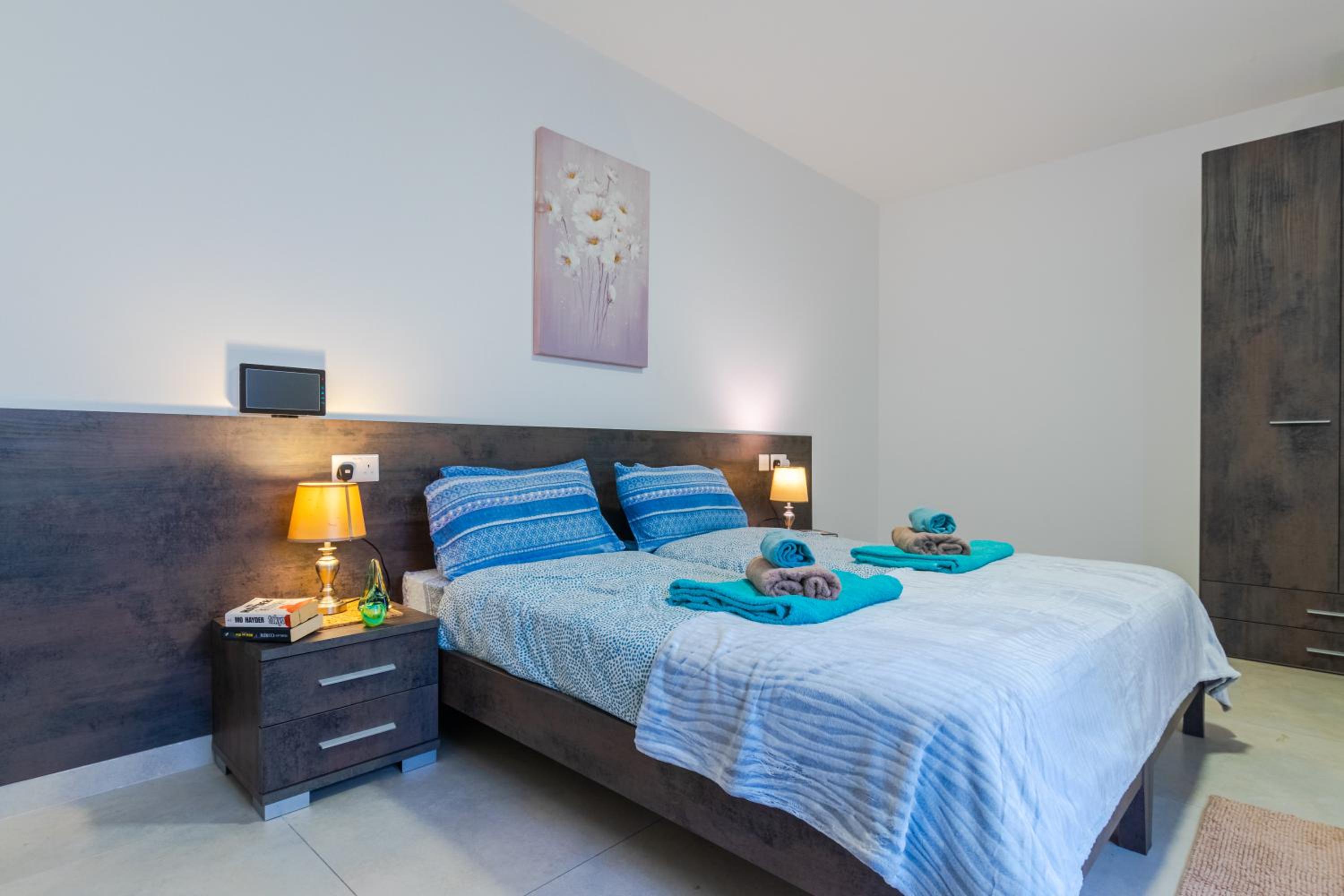 Spacious Brand New Apartment 3 Bdr 2 Bth H photo 5