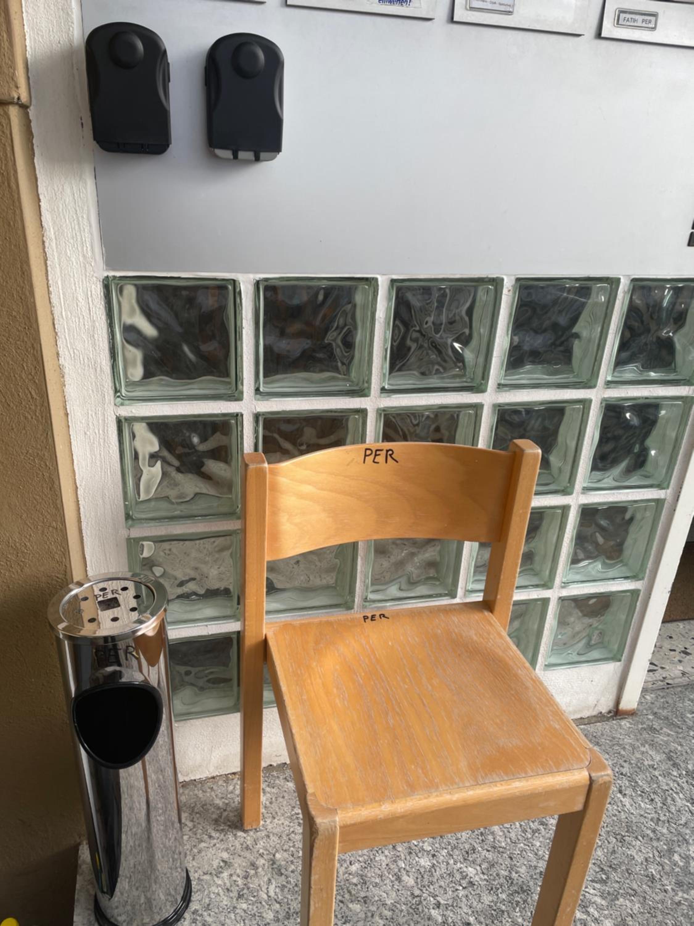 Sky Studio Apartment 1,5 Zimmer für 4 Leute Zentral 35qm S-Bahn Mercedes Benz