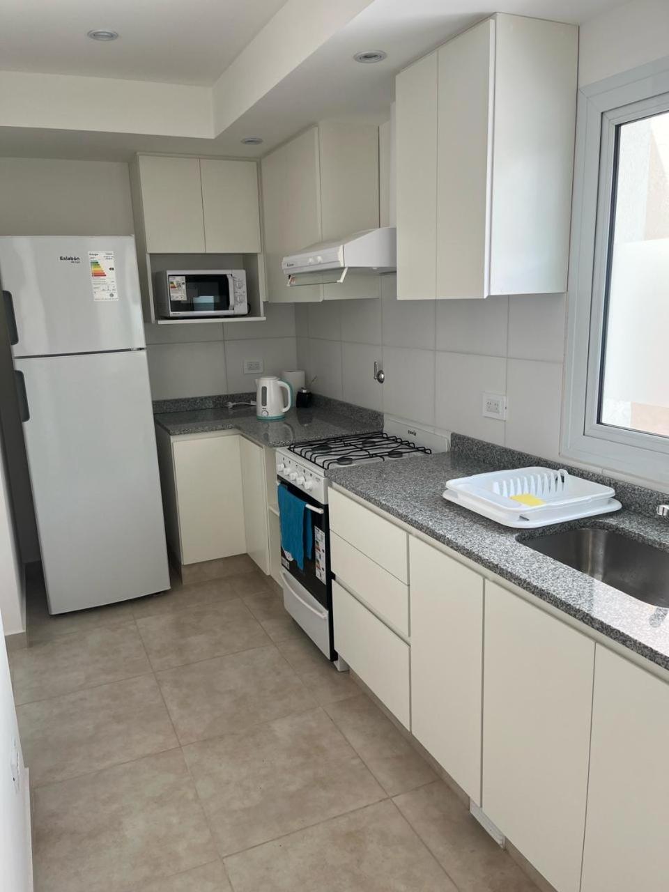 Departamento semicéntrico impecable