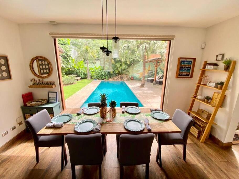 Casa n' Casa Your Own Private Tropical Paradise!