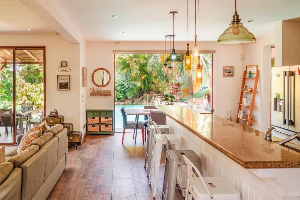 Casa n' Casa Your Own Private Tropical Paradise!