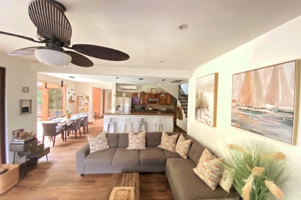 Casa n' Casa Your Own Private Tropical Paradise!