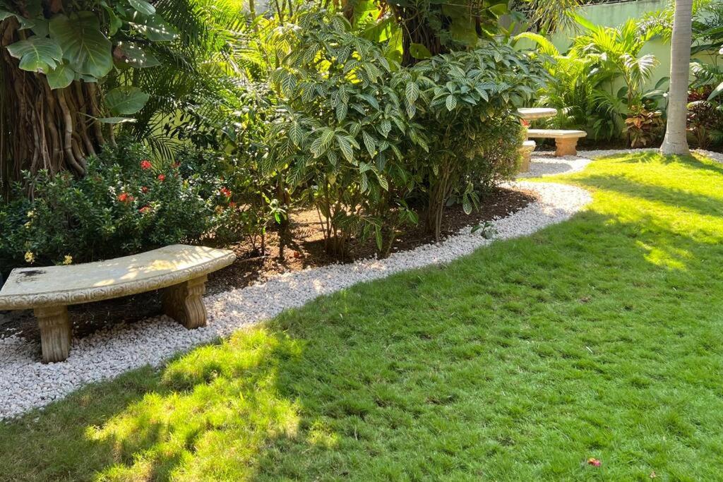 Casa n' Casa Your Own Private Tropical Paradise!