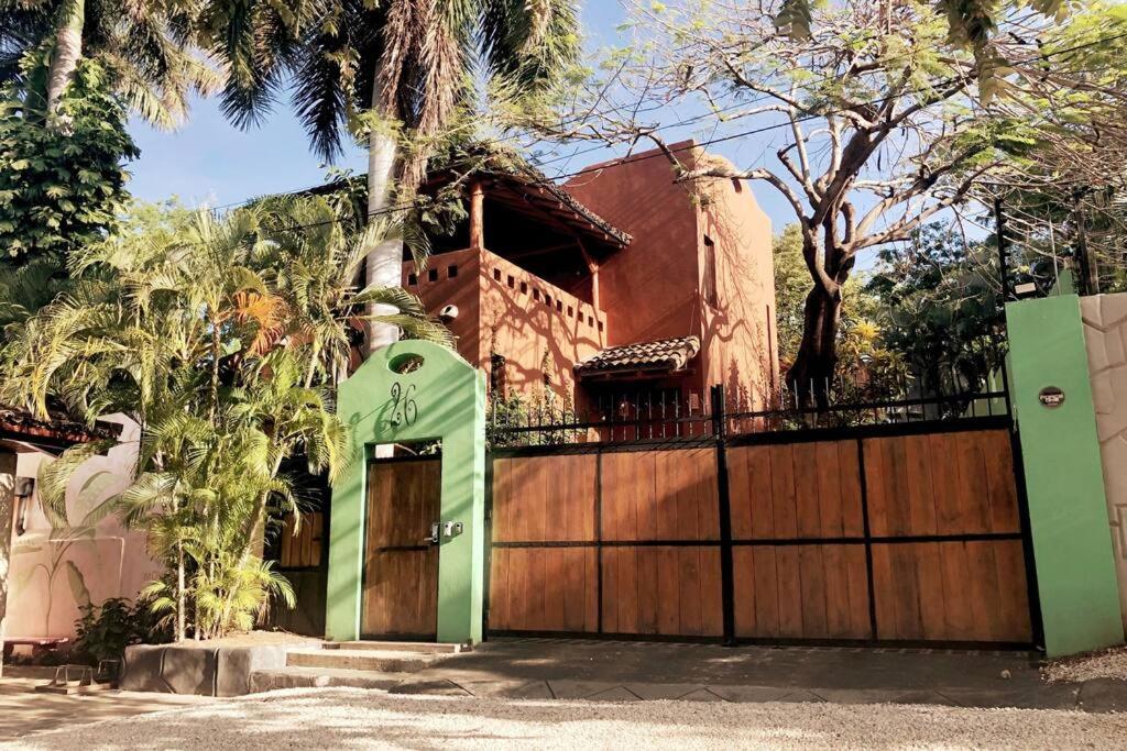 Casa n' Casa Your Own Private Tropical Paradise!