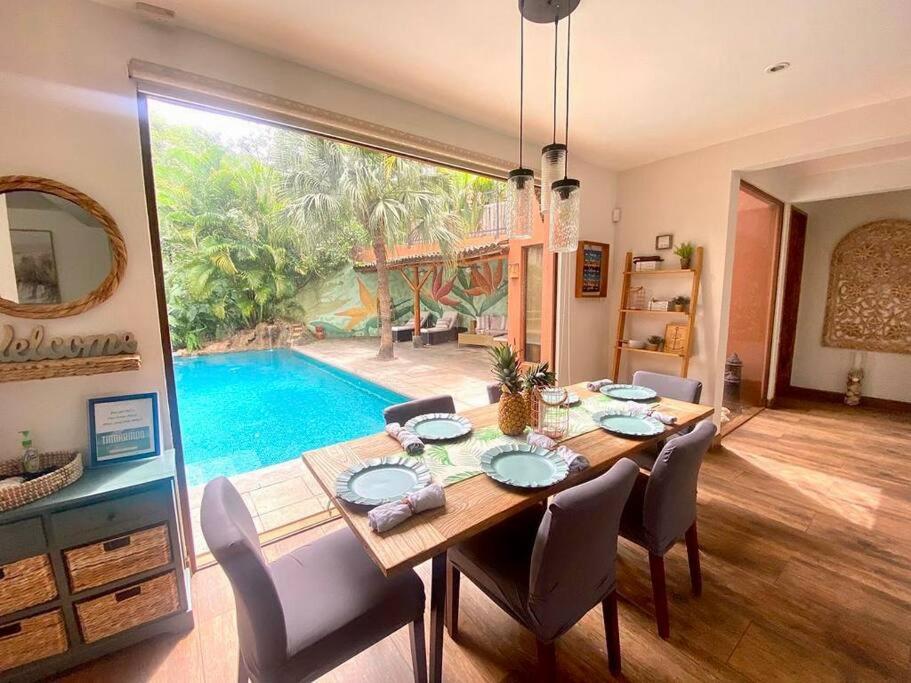 Casa n' Casa Your Own Private Tropical Paradise!