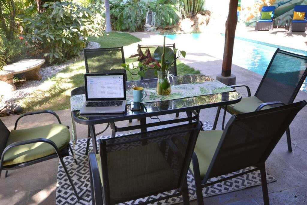 Casa n' Casa Your Own Private Tropical Paradise!