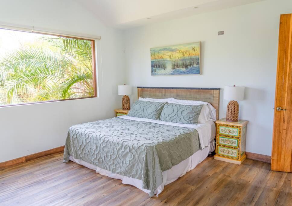 Casa n' Casa Your Own Private Tropical Paradise!