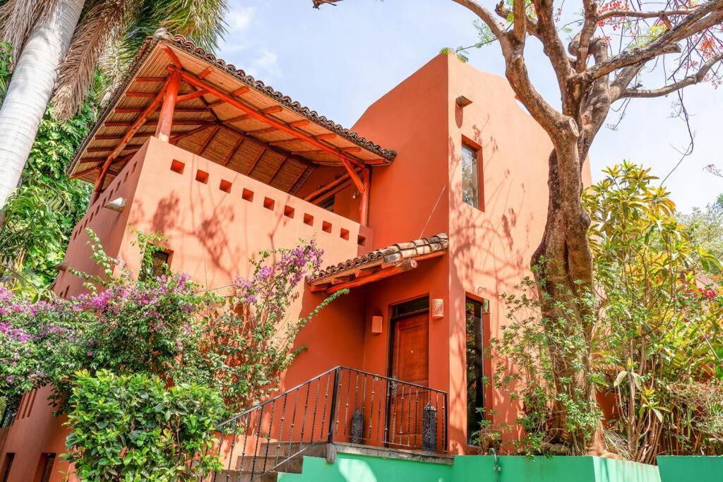 Casa n' Casa Your Own Private Tropical Paradise!