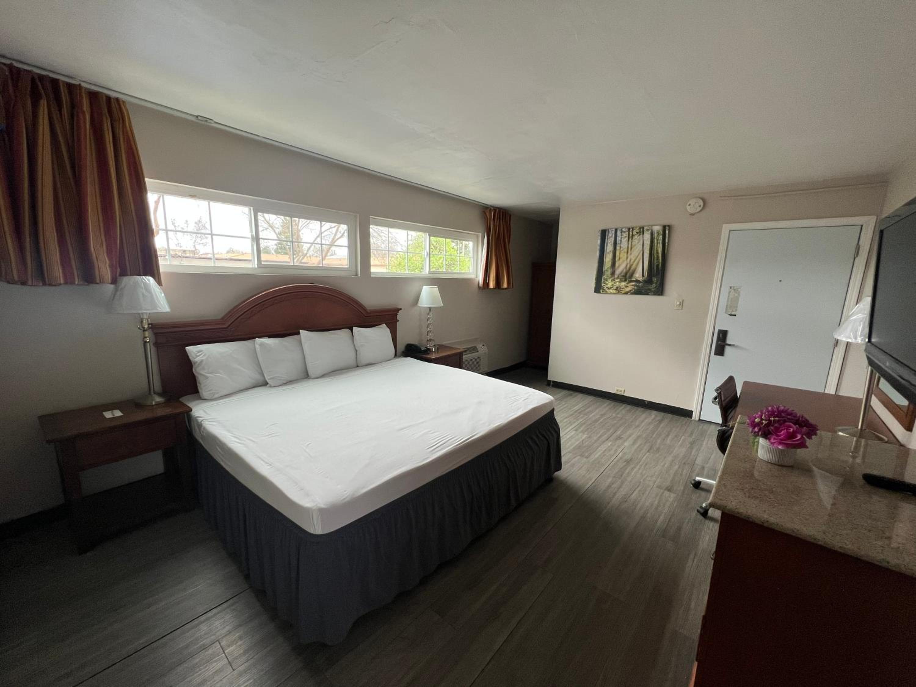 Chico Vacations - University Inn Chico - Property Image 15