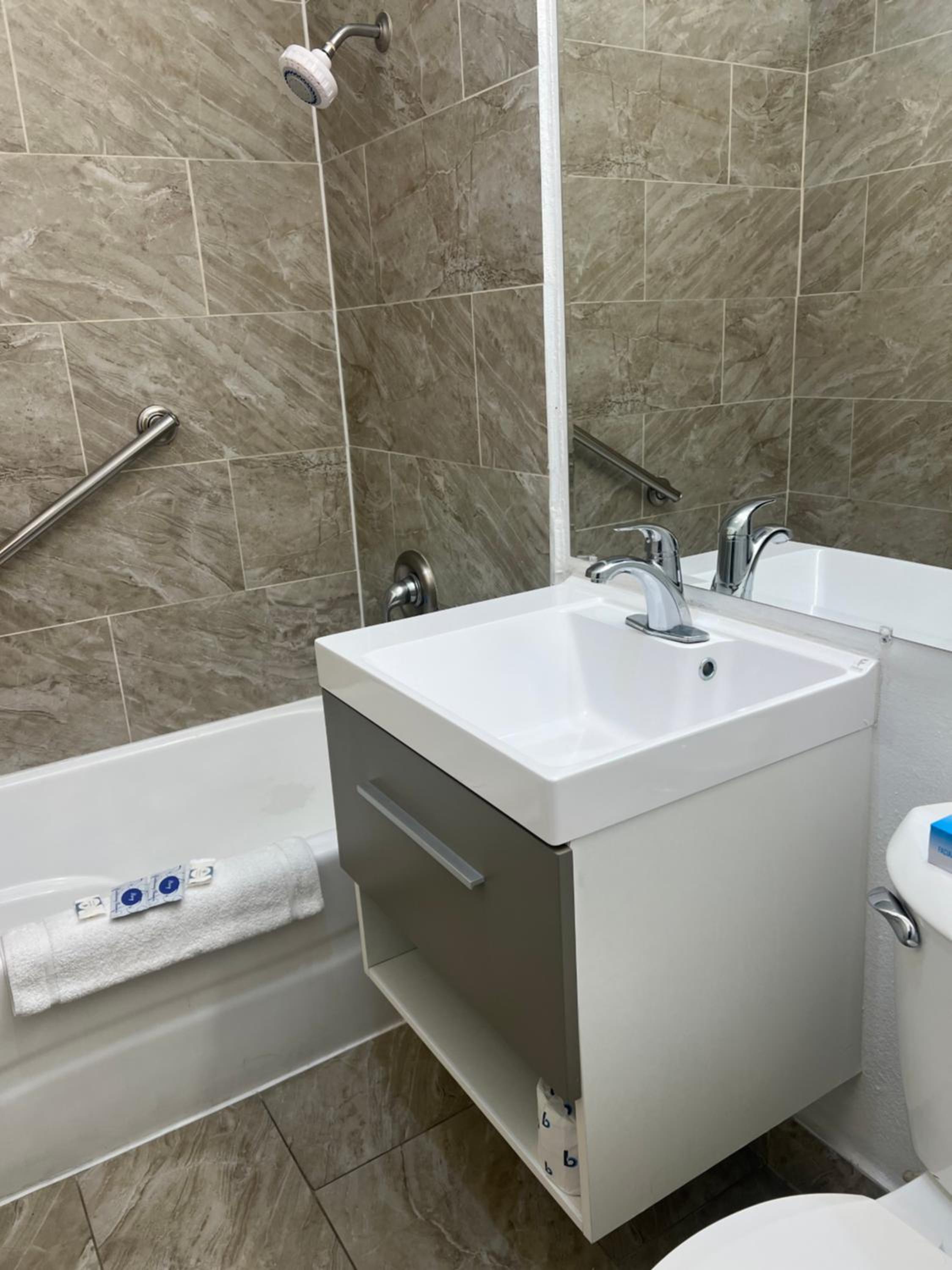 Chico Vacations - University Inn Chico - Property Image 19