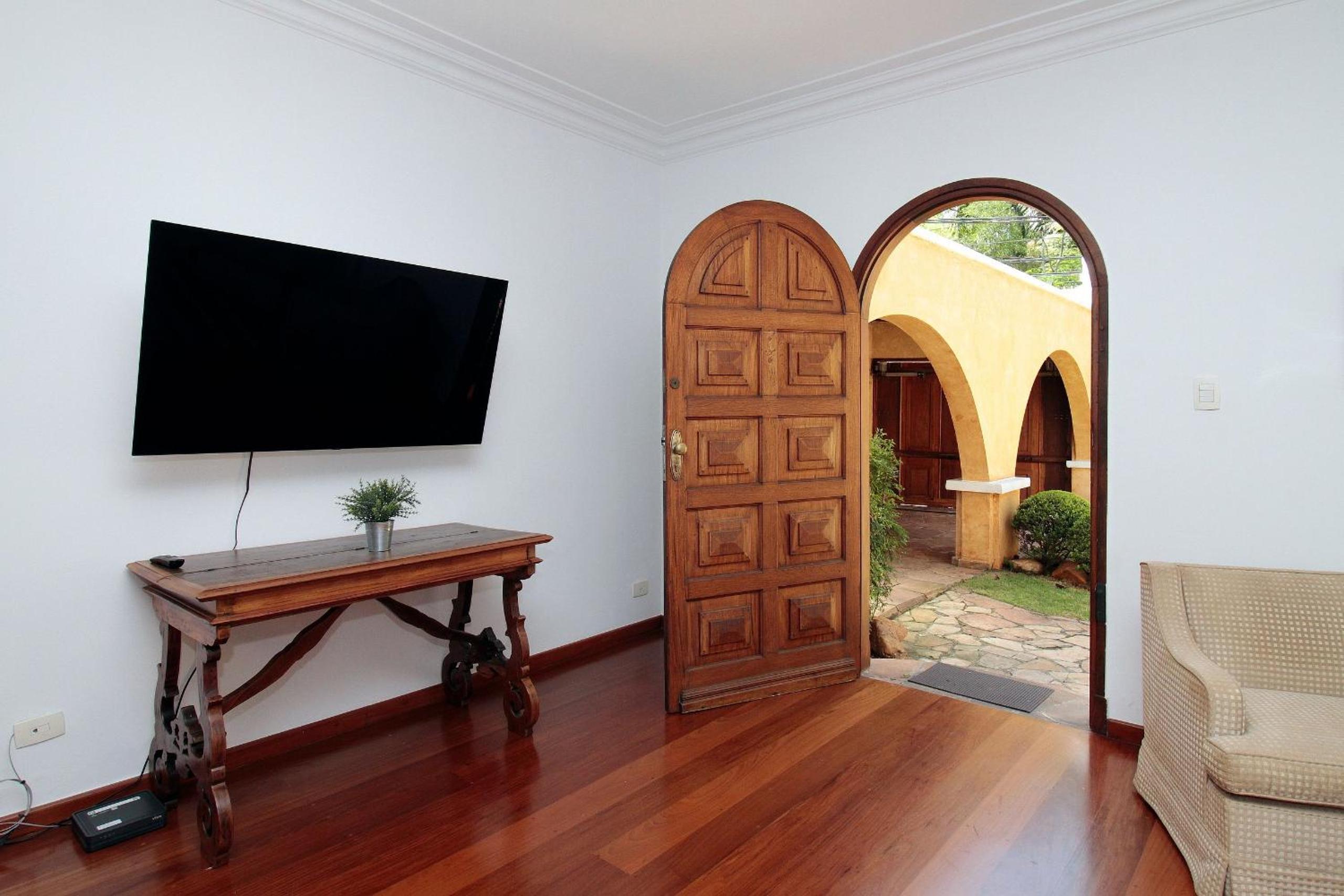 Classic SP House in High End Neighborhood