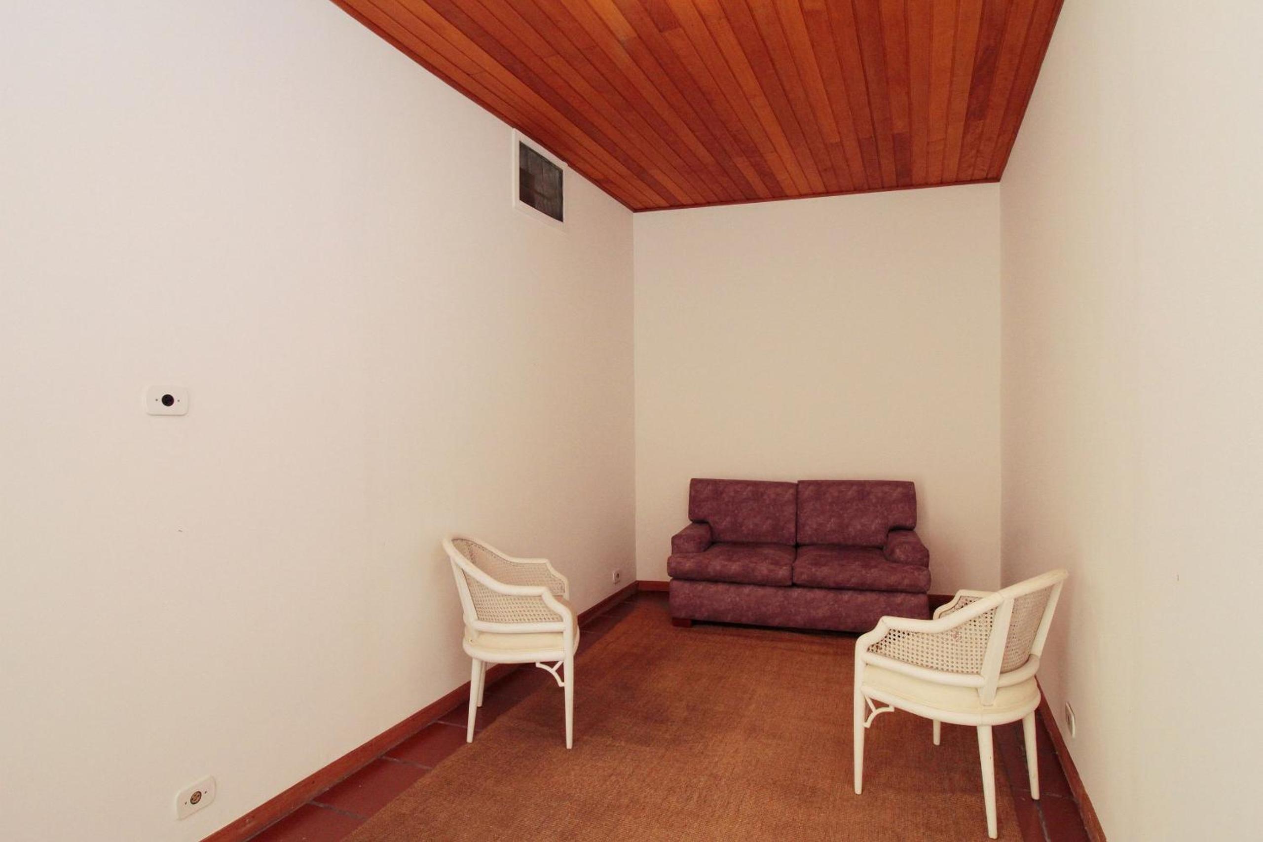 Classic SP House in High End Neighborhood