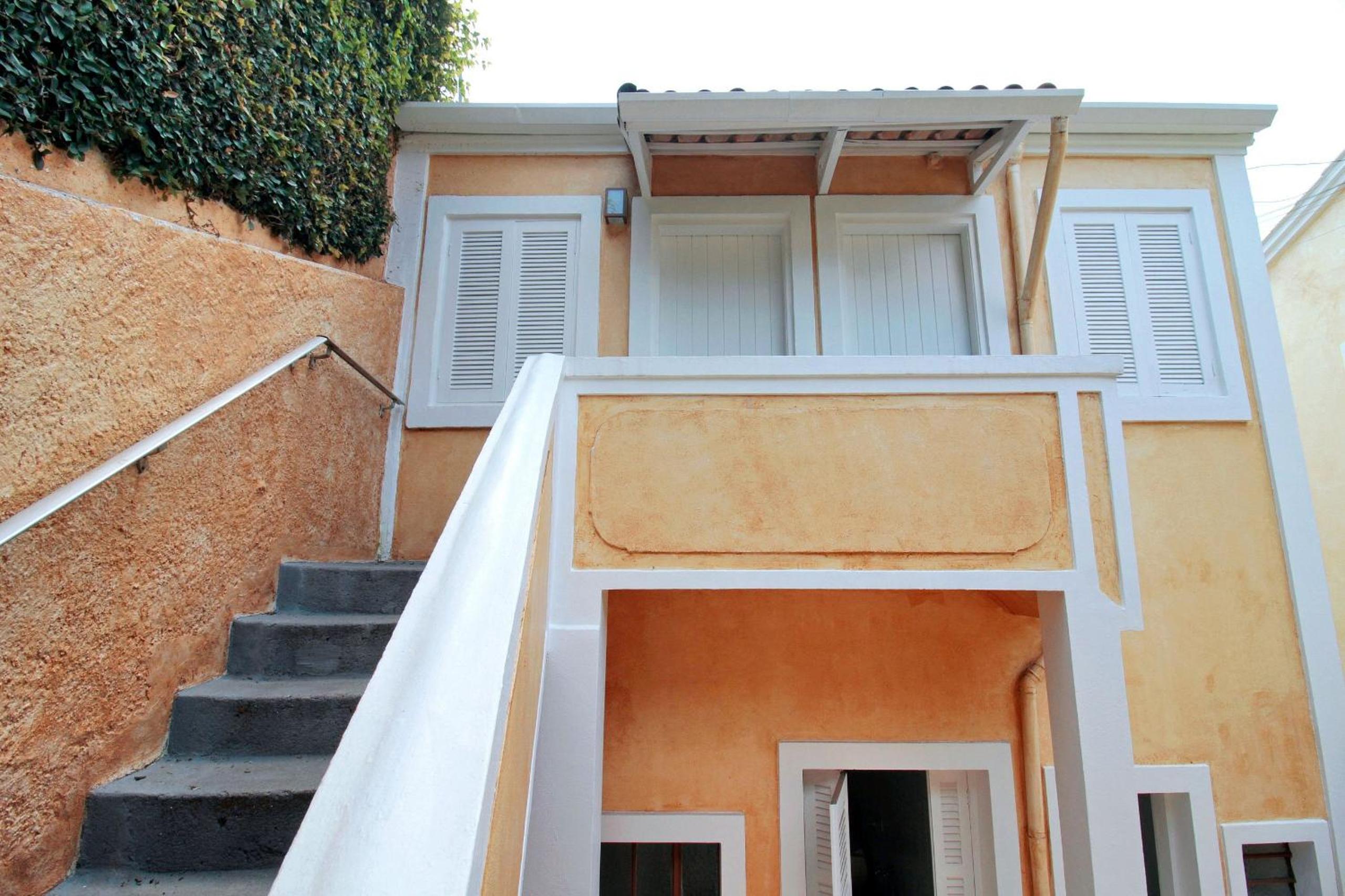 Classic SP House in High End Neighborhood