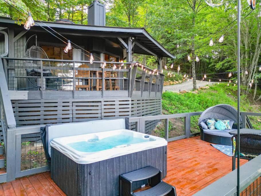 Cozy Luxury Cottage with Stunning View view 5