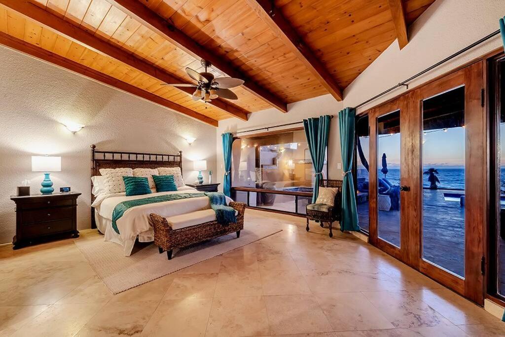 Stunning Luxury Ocean-Front Casa with Pool & Spa