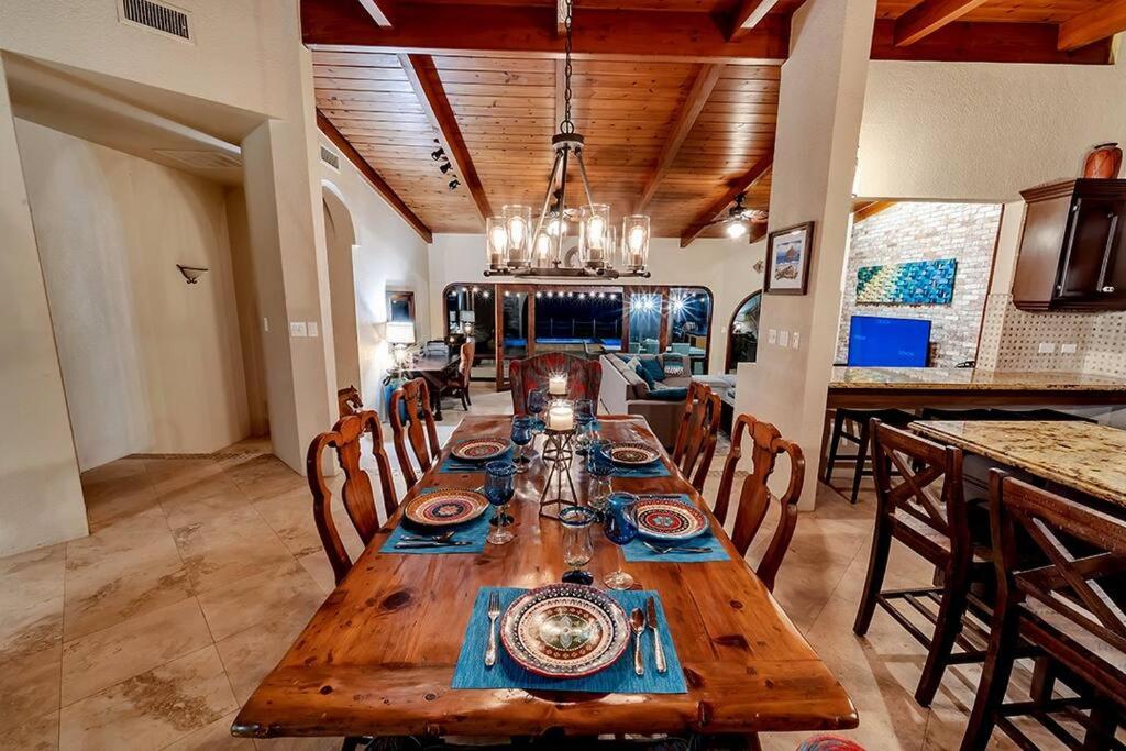 Stunning Luxury Ocean-Front Casa with Pool & Spa