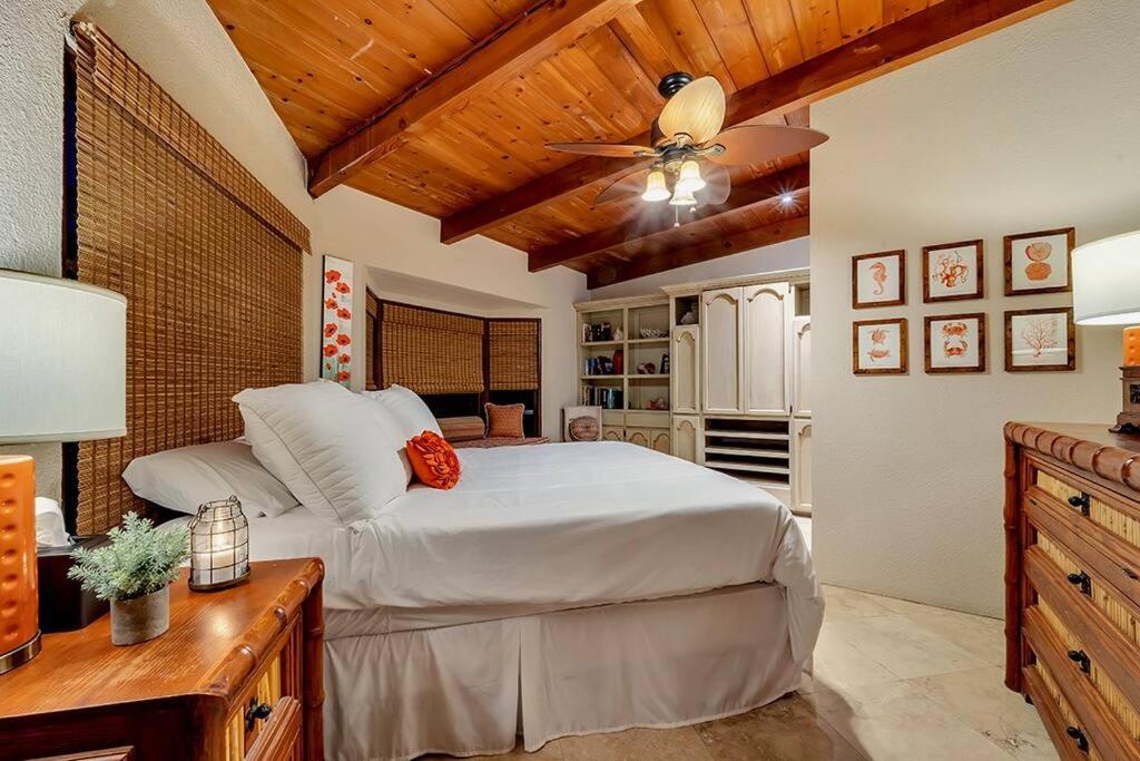 Stunning Luxury Ocean-Front Casa with Pool & Spa