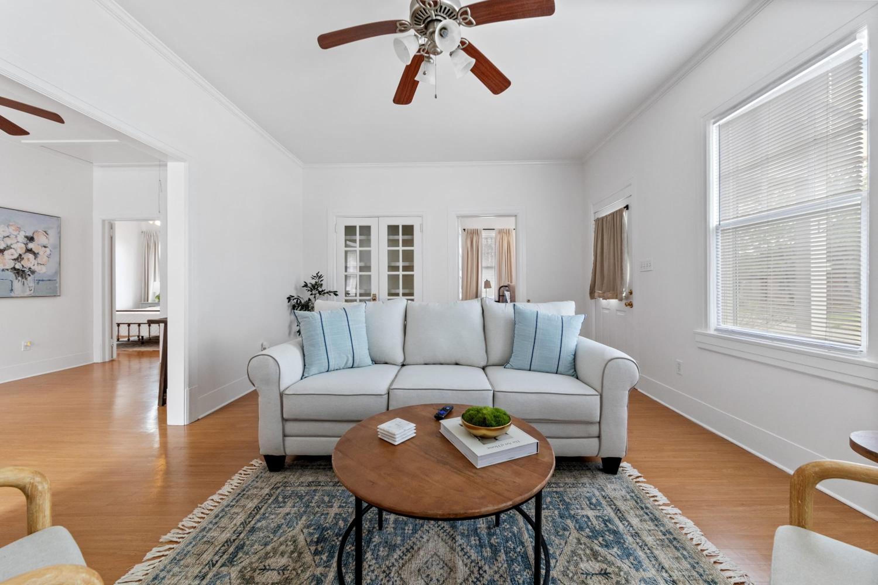 Large Groups Welcome - 2 Homes Next Door view 4