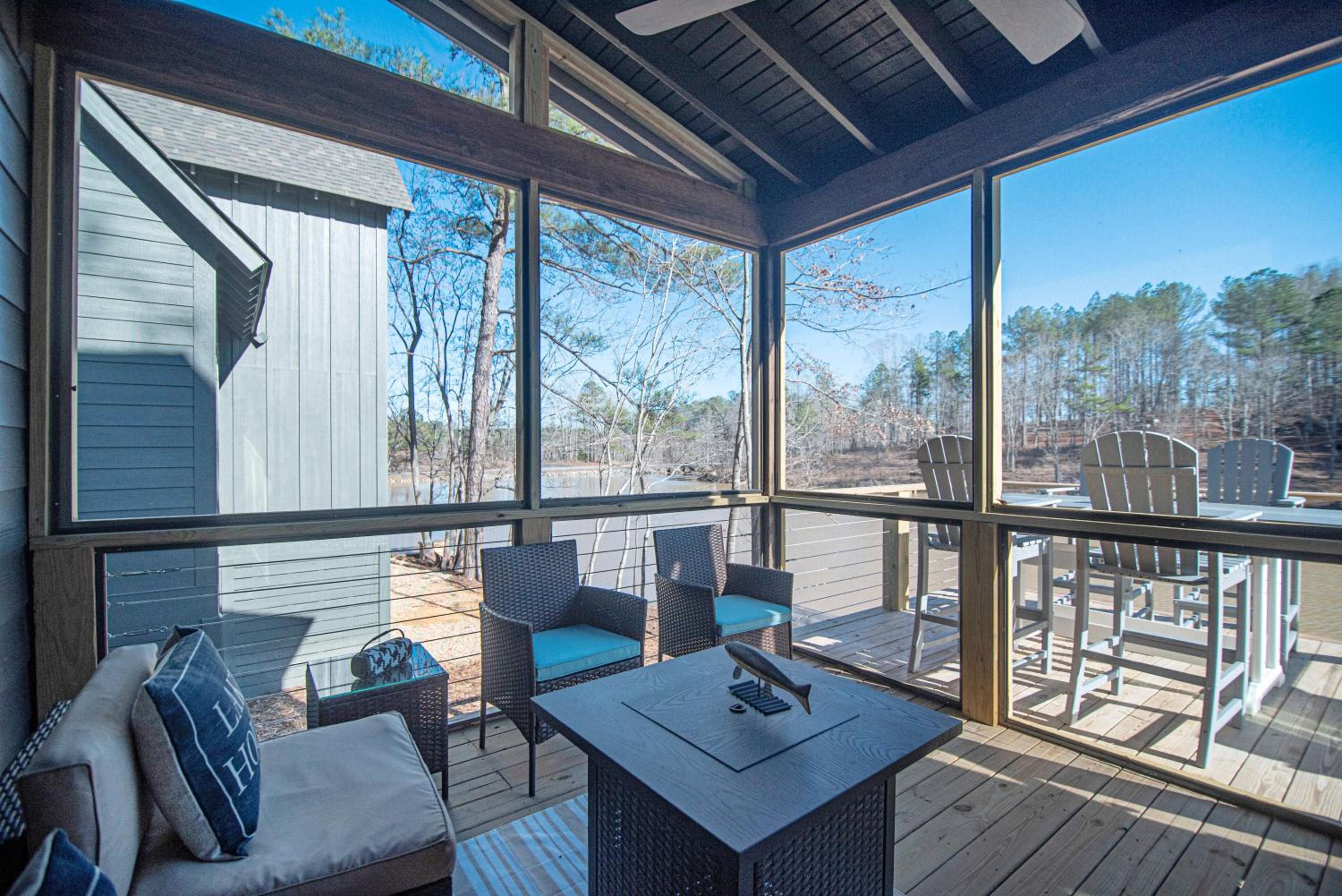 Harmony Cove Lakehouse: 3 Bed/3 Bath view 3