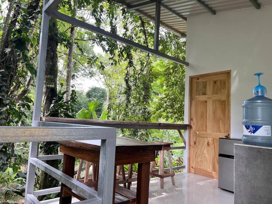 Tiny jungle house, few minutes from the beach