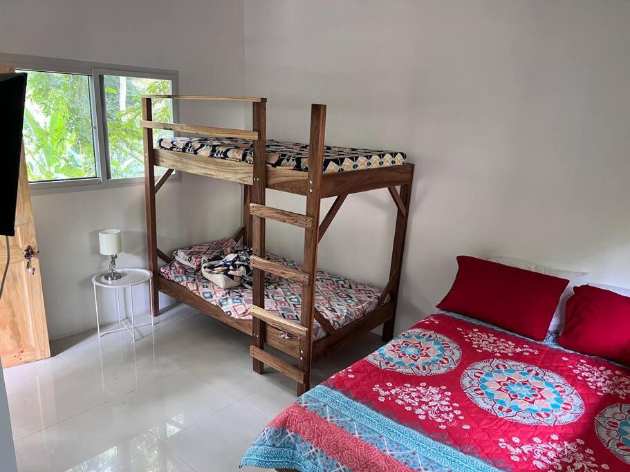 Tiny jungle house, few minutes from the beach