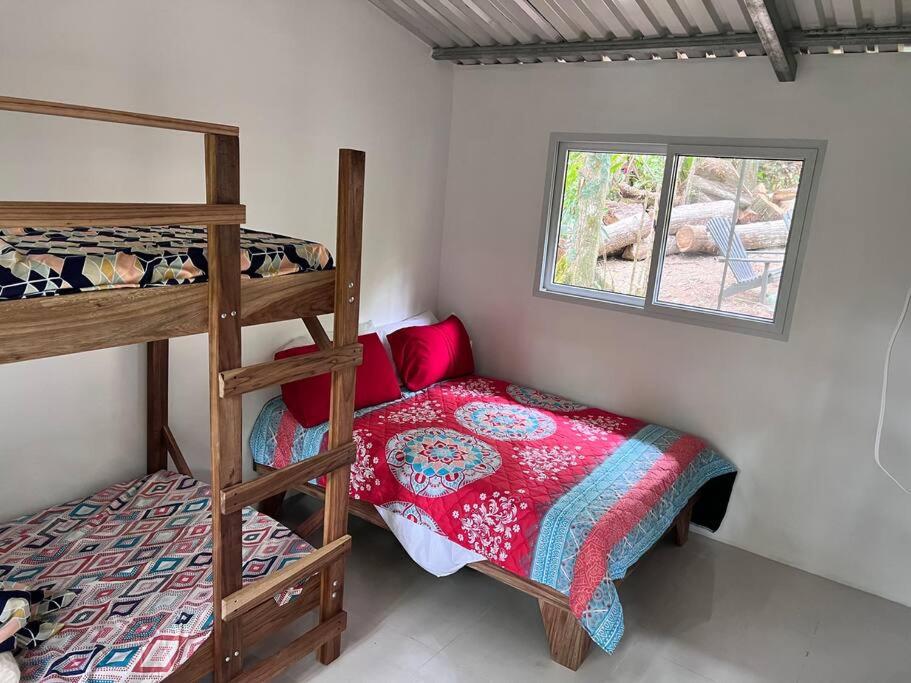Tiny jungle house, few minutes from the beach
