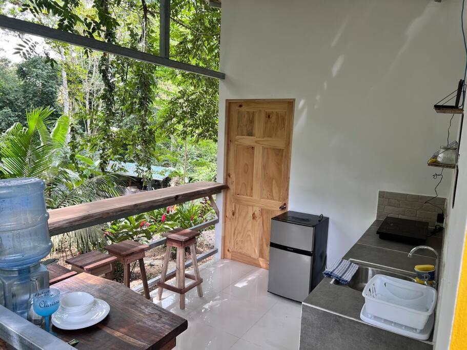 Tiny jungle house, few minutes from the beach