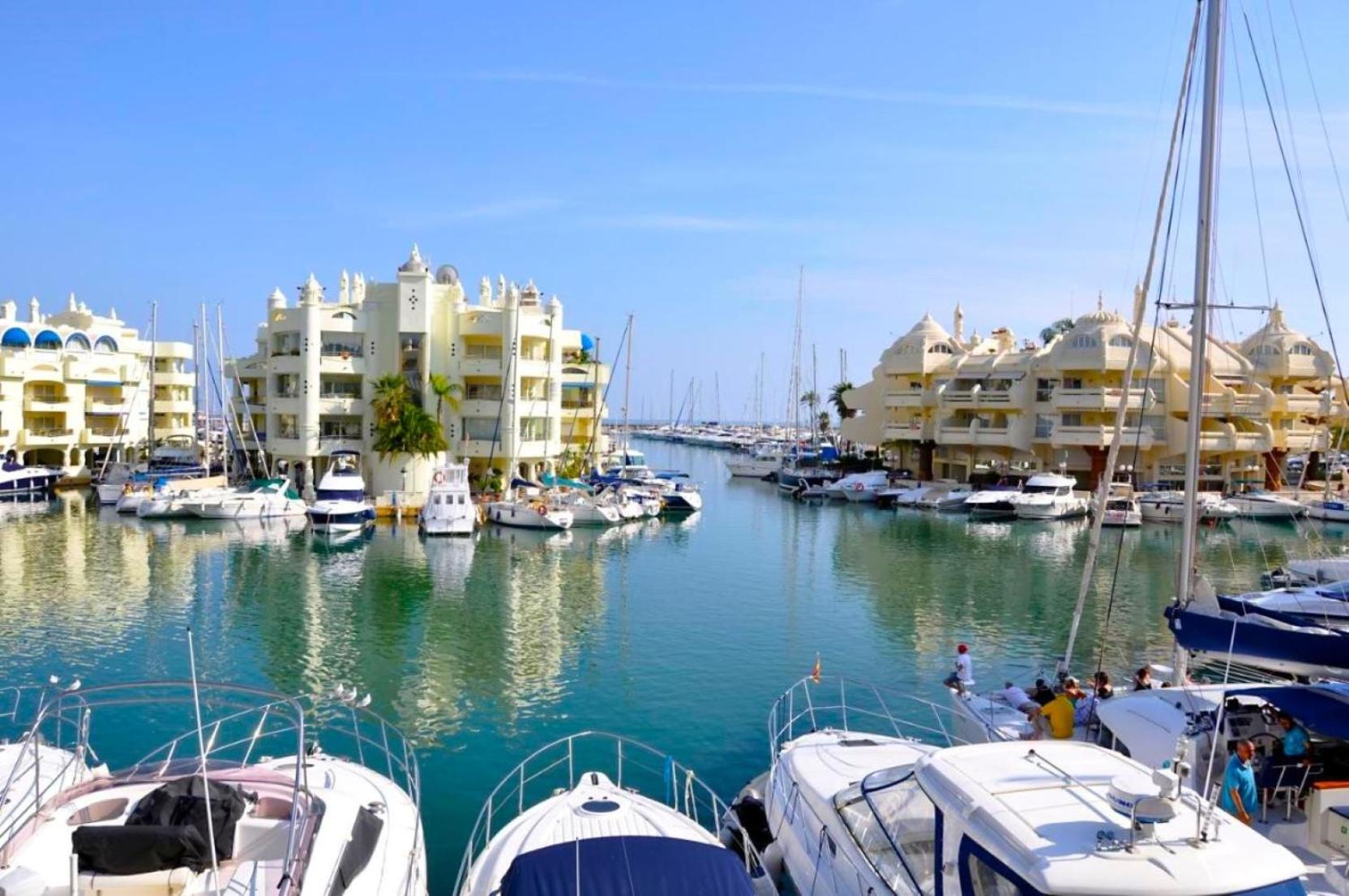 The Charming Oasis! 2 bedrooms - By HelloDomik view 3