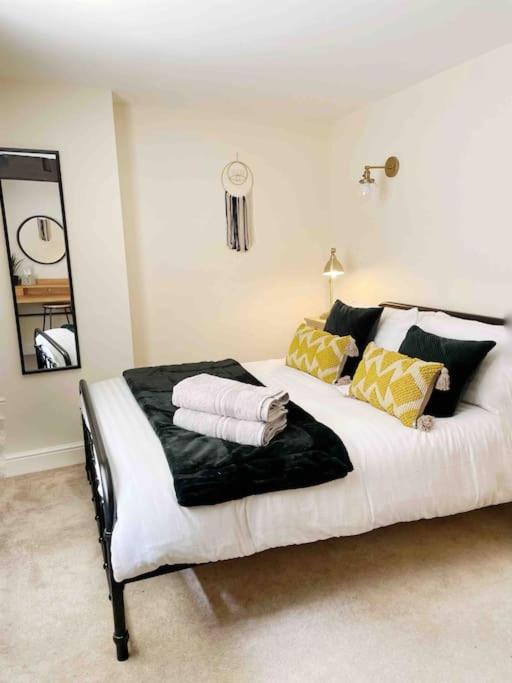 Riverside Apartment - York