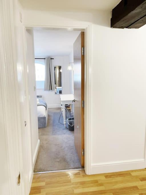 Riverside Apartment - York