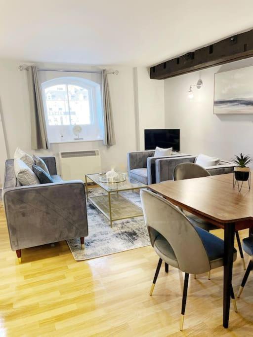 Riverside Apartment - York