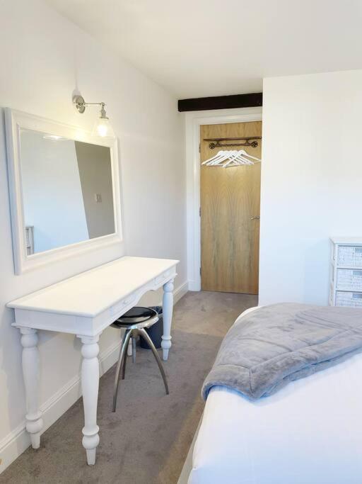 Riverside Apartment - York