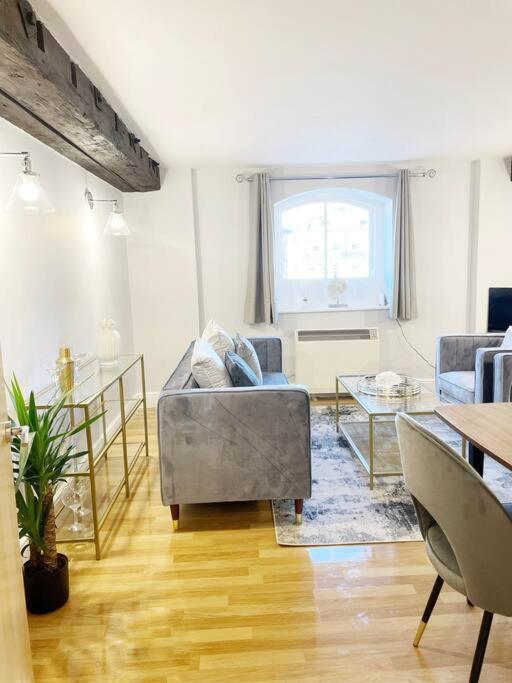 Riverside Apartment - York