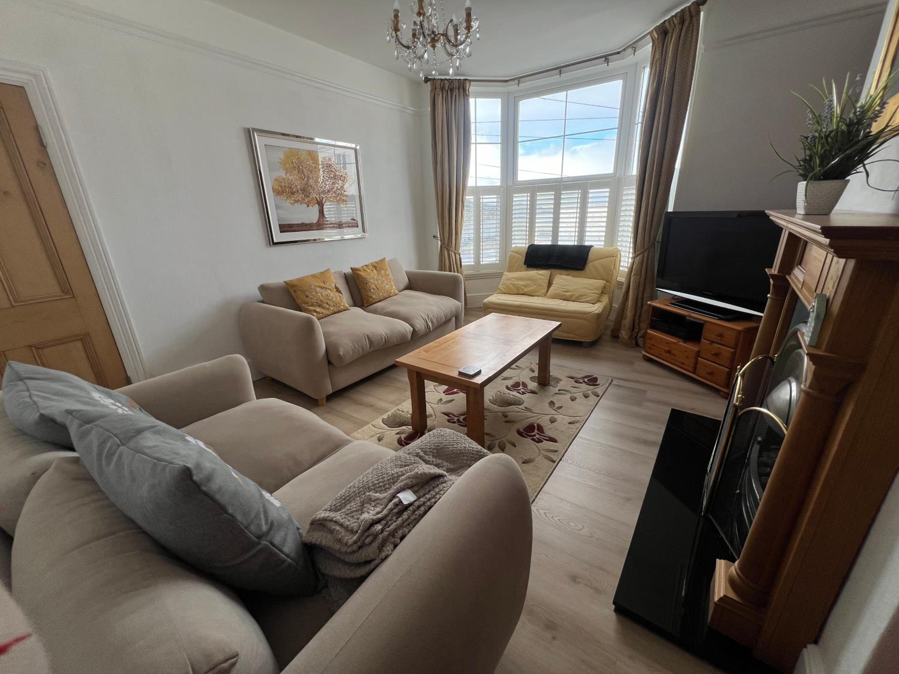 Spacious first floor family flat, Sea view view 2