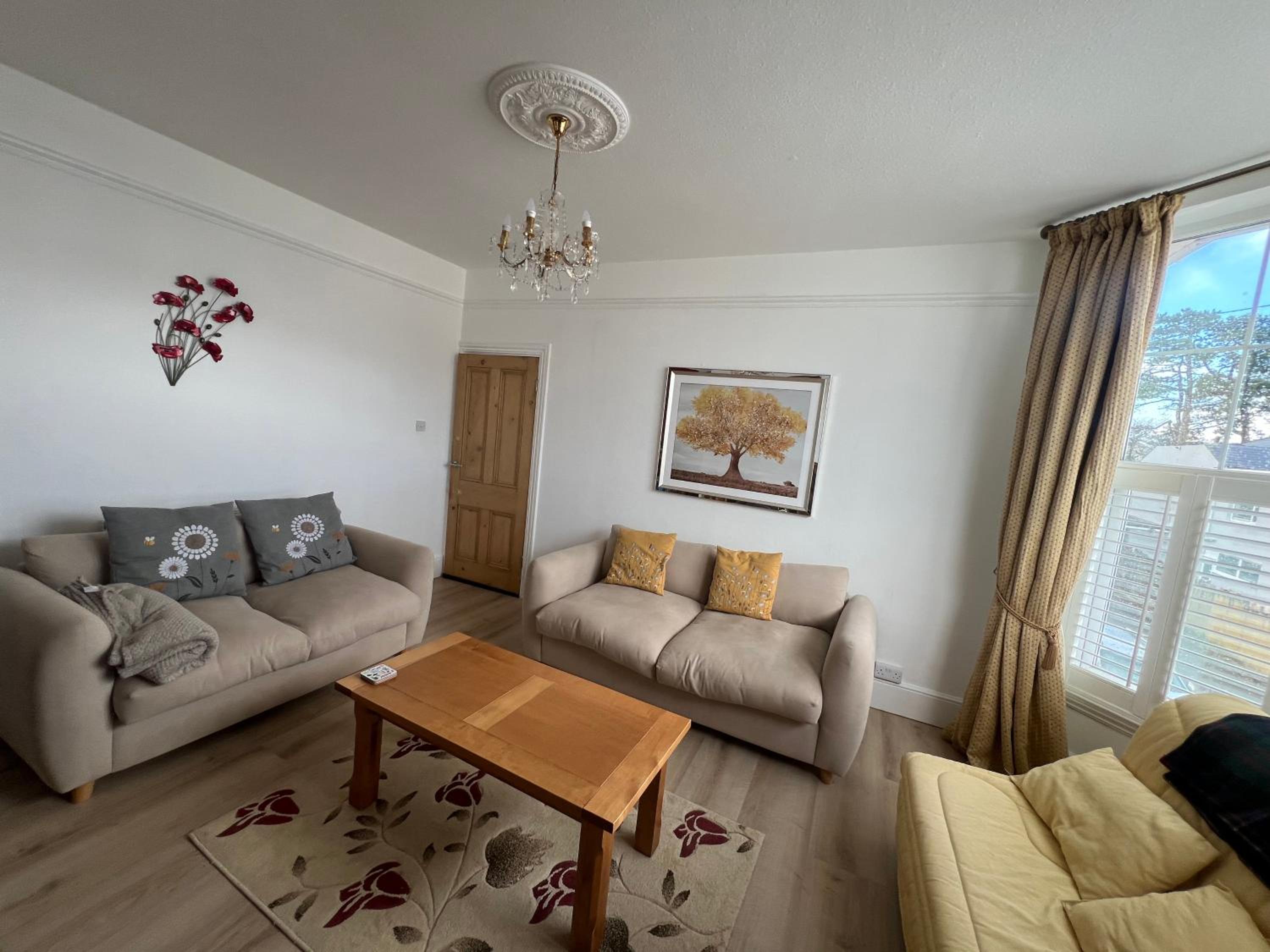 Spacious first floor family flat, Sea view view 4