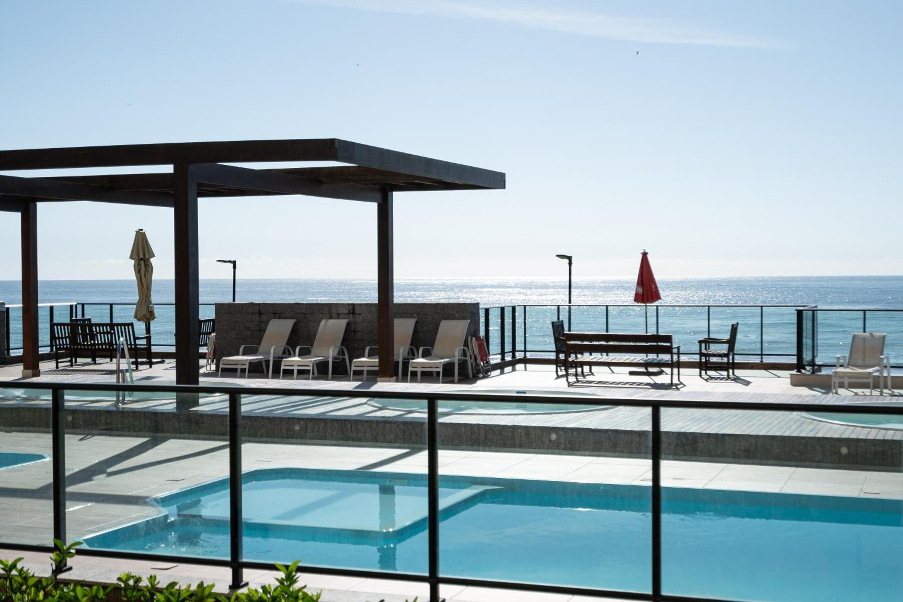 Aptos completos com vista mar pé na areia em Barra Velha em condomínio Resort com Spa, Piscina, quadra de futebol, Sala de jogos, brinquedoteca, Complexo c