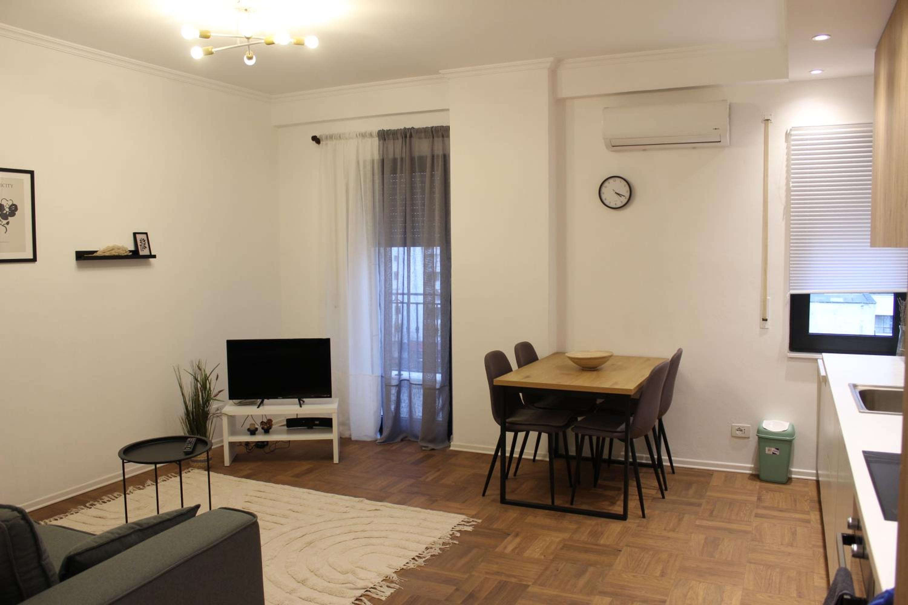 Simplicity Center Apartment photo 5