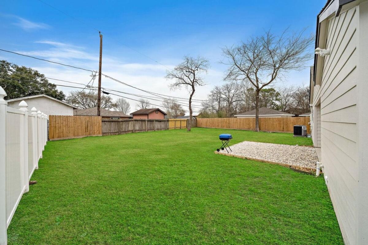 Arcade Covered Patio Sleep 10 3 Bedroom 2 Bath Game Room view 3