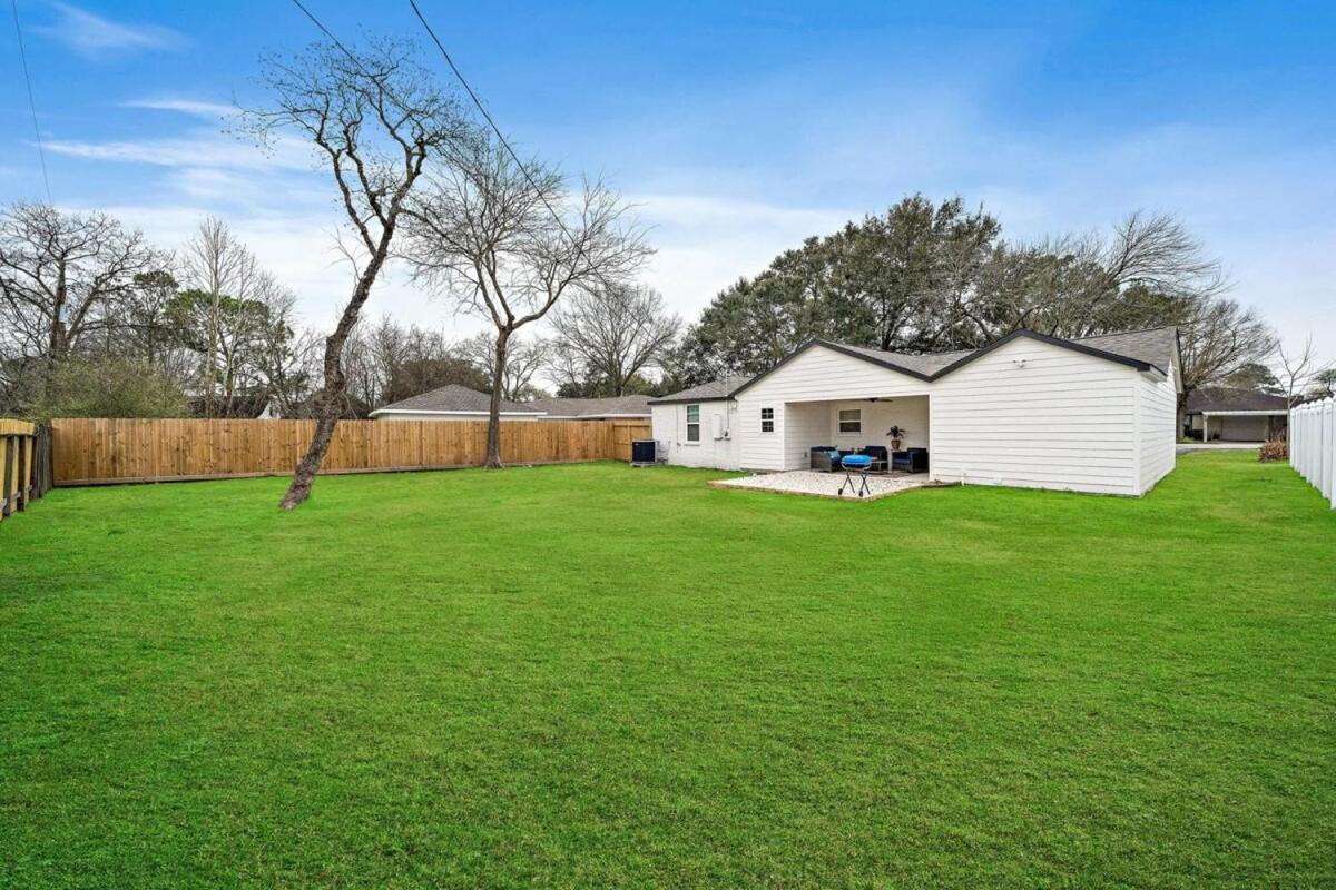 Arcade Covered Patio Sleep 10 3 Bedroom 2 Bath Game Room view 4