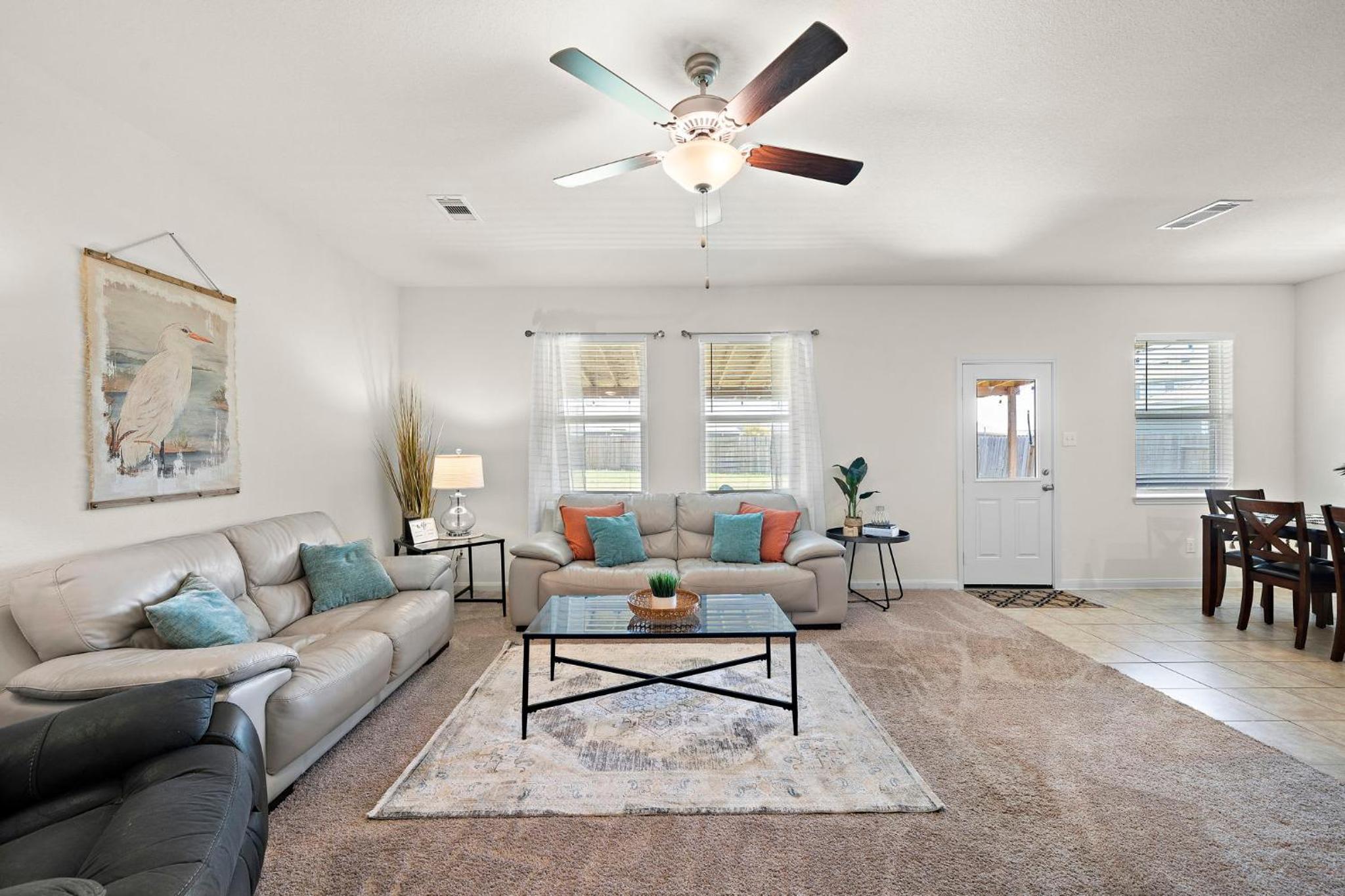 Come stay a while 3 bedroom WiFi Smart TV in every room Covered Patio Fire Pit Quiet Home on Large Lot 5 Star Super Host view 3