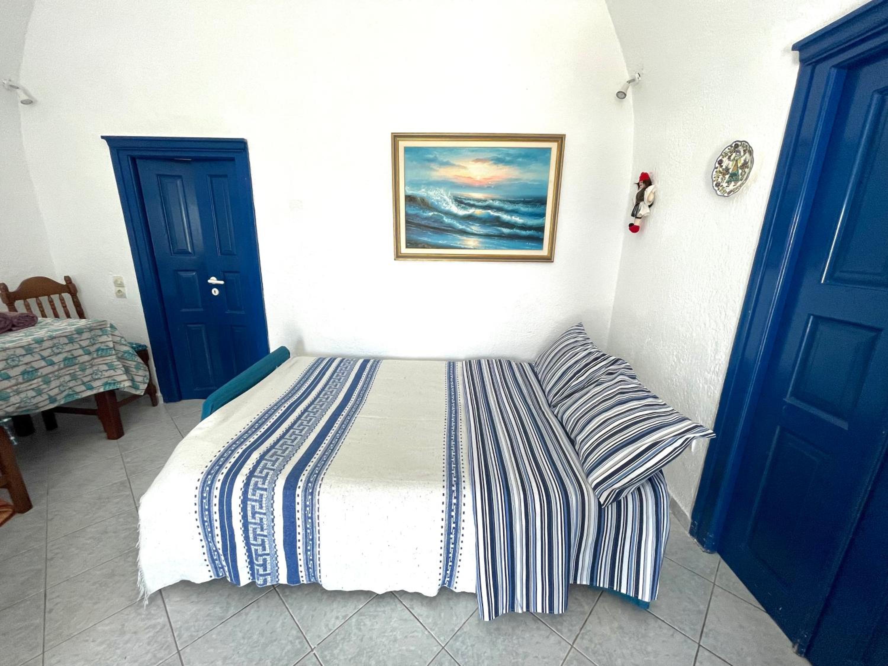 Sunset Queen in Oia photo 4