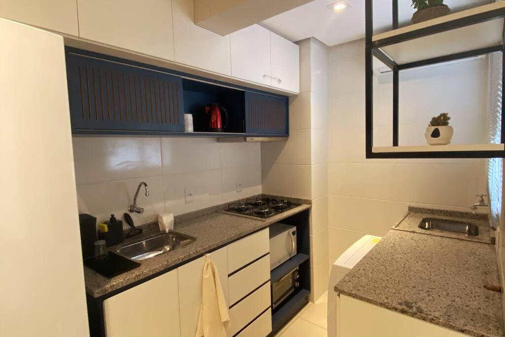 Studio central completo! Garagem coberta para carros médios Sem elevador