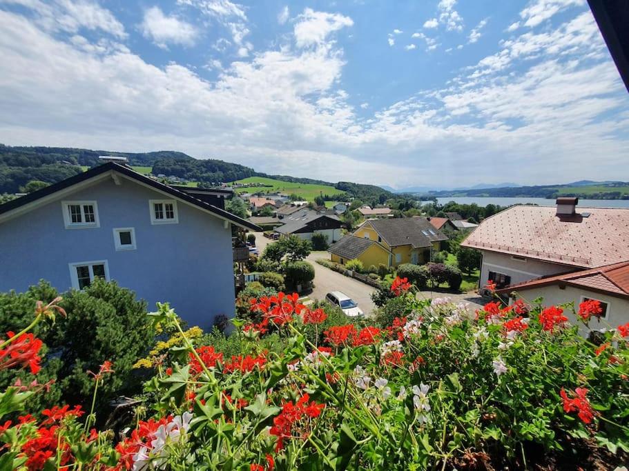 Exklusive Ferienwohnung LAKEVIEW in Bestlage Mattsee, beschattbare Dachterrasse mit Panoramablick über den See